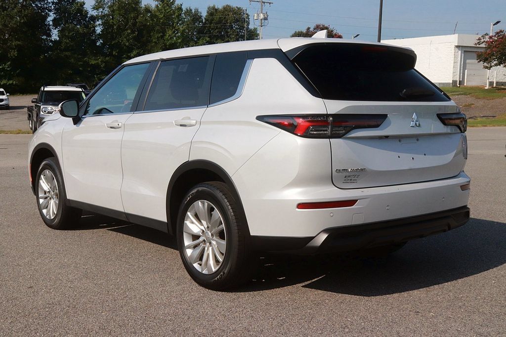 Used 2025 Mitsubishi Outlander ES AWD/4WD image 5