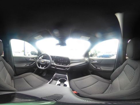 Used 2025 Chevrolet Equinox LT FWD image 37