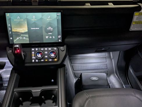New 2026 Land Rover Defender 110 X-Dynamic SE AWD/4WD image 28