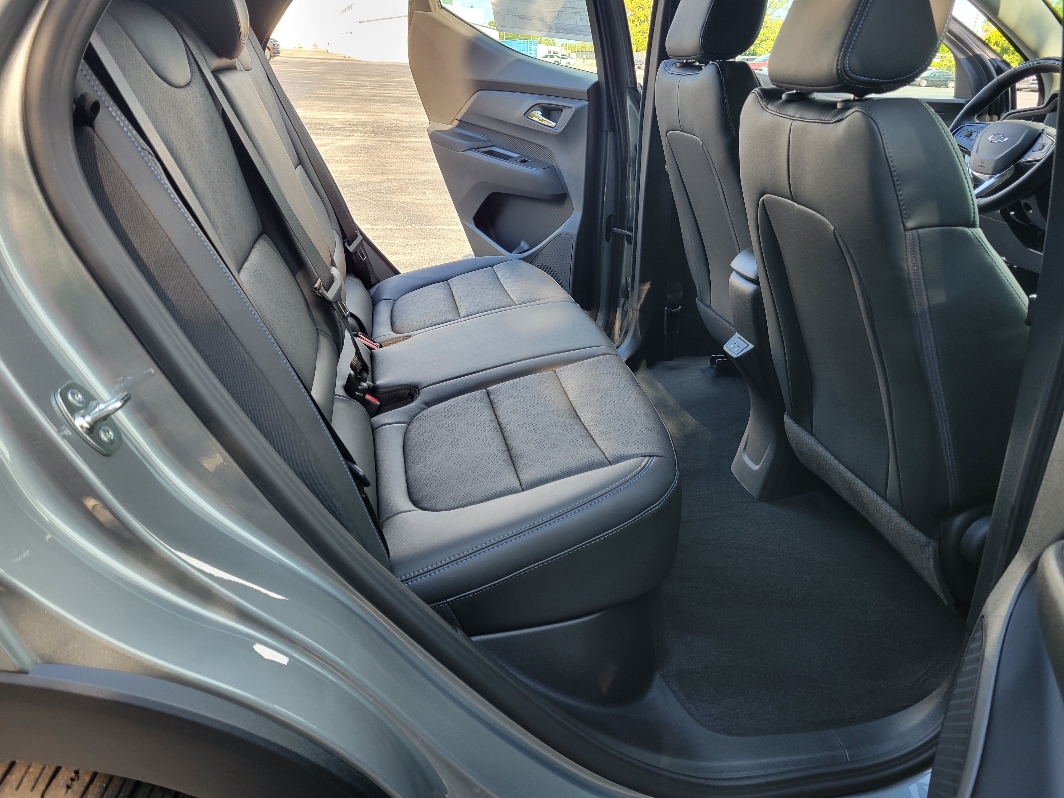 New 2027 Chevrolet Bolt LT w/ Super Cruise Package FWD image 33
