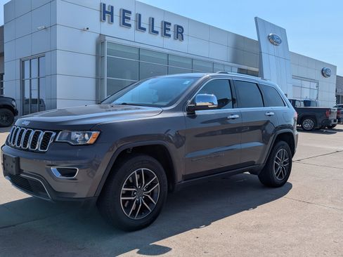 Used 2019 Jeep Grand Cherokee Limited w/ Trailer Tow Group IV AWD/4WD image 3