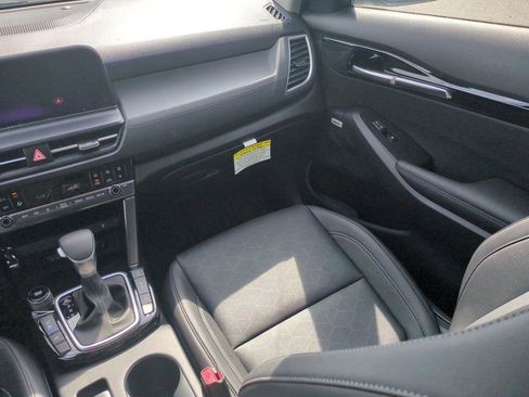 New 2025 Kia Seltos SX w/ SX Sunroof Package image 17