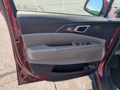 Used 2025 Kia Carnival FWD image 12