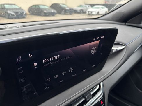 Used 2025 Buick Envista Sport Touring image 21