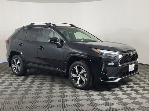 Used 2025 Toyota RAV4 SE image 2