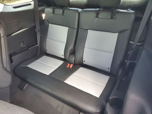 Certified 2022 Ford Explorer XLT w/ Equipment Group 202A RWD image 12