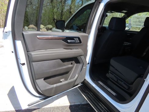 New 2026 Chevrolet Suburban LT w/ Comfort Package AWD/4WD image 30