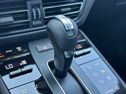 New 2026 Porsche Macan AWD/4WD image 25