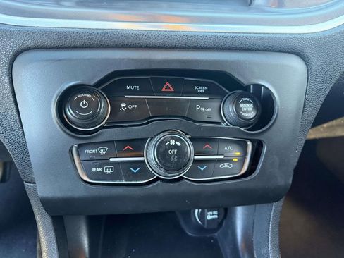 Used 2019 Dodge Charger SXT w/ Leather Interior Group image 21