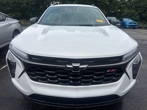 Used 2024 Chevrolet Trax RS w/ Sunroof Package FWD image 10