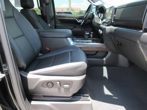 Used 2023 GMC Sierra 1500 SLT w/ SLT Premium Package AWD/4WD image 10