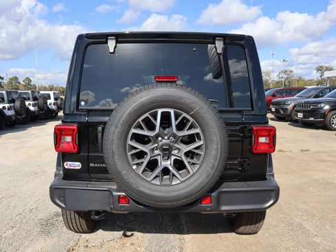 New 2025 Jeep Wrangler Sahara image 5