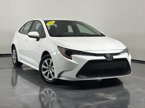 Used 2022 Toyota Corolla LE FWD image 2