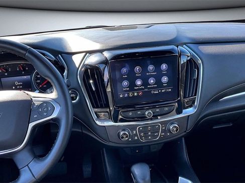 Used 2023 Chevrolet Traverse LT image 9
