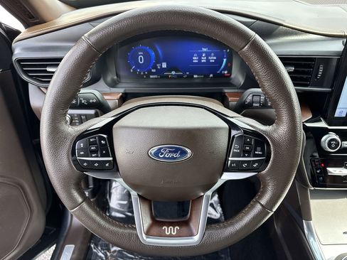 Used 2023 Ford Explorer King Ranch w/ Technology Package image 33