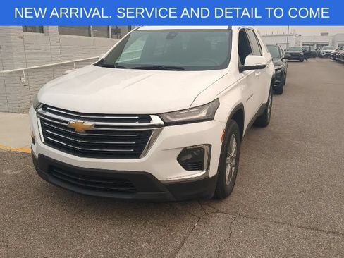 Used 2023 Chevrolet Traverse LT FWD image 1