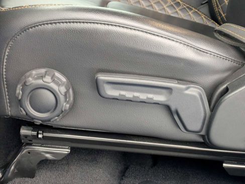 Used 2023 Jeep Wrangler Unlimited Sahara image 19