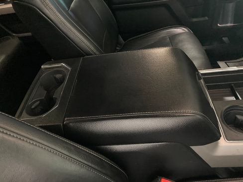 Used 2017 Ford F250 Lariat w/ Lariat Value Package AWD/4WD image 8