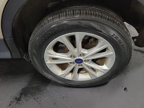 Used 2017 Ford Escape SE w/ SE Leather Comfort Package image 11