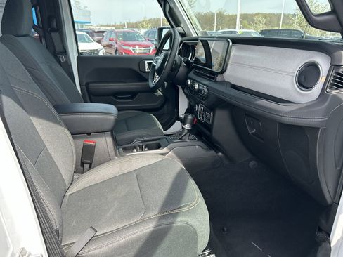 Used 2025 Jeep Wrangler Sahara w/ Safety Group image 13