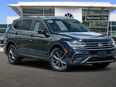 Used 2023 Volkswagen Tiguan SE image 2
