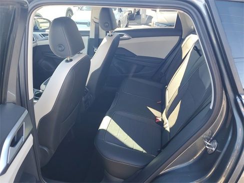 Certified 2025 Volkswagen Taos SE image 10