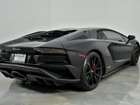 Used 2018 Lamborghini Aventador S image 13