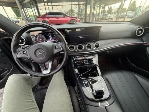 Used 2017 Mercedes-Benz E 300 4MATIC image 5