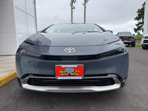 New 2026 Toyota Prius Plug-In Hybrid FWD image 2