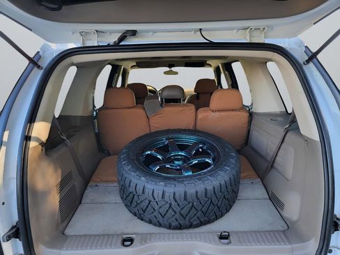 Used 2005 Ford Explorer Eddie Bauer image 11