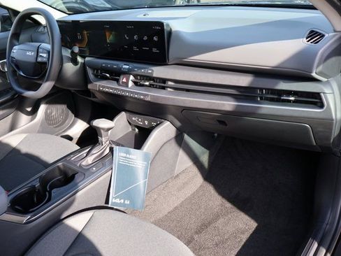 New 2025 Kia K4 LXS image 10