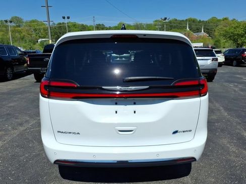 Used 2024 Chrysler Pacifica Limited FWD image 16