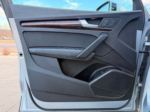 Used 2019 Audi Q5 2.0T Premium w/ Convenience Package image 11
