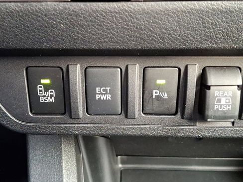 Used 2023 Toyota Tacoma TRD Off-Road image 29