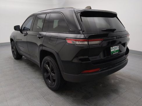 Used 2023 Jeep Grand Cherokee Altitude AWD/4WD image 6