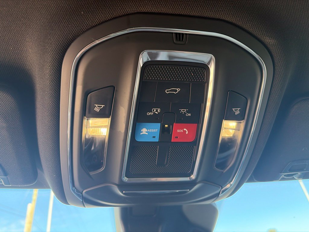 Used 2023 Jeep Grand Cherokee Limited AWD/4WD image 29