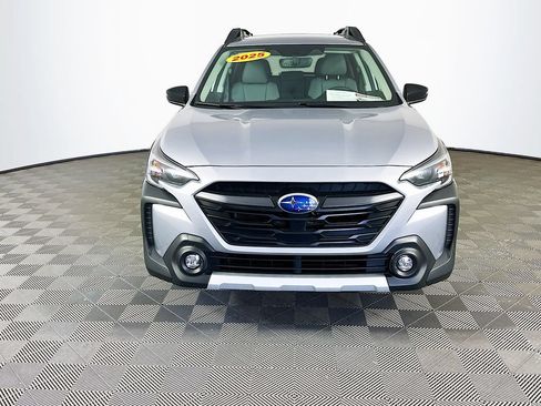 Certified 2025 Subaru Outback Limited AWD/4WD image 4