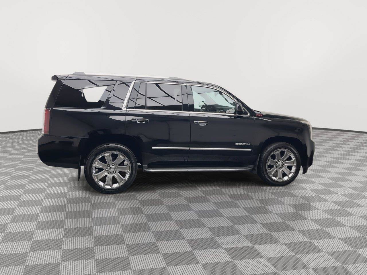 Used 2015 GMC Yukon Denali w/ Touring Package AWD/4WD image 44