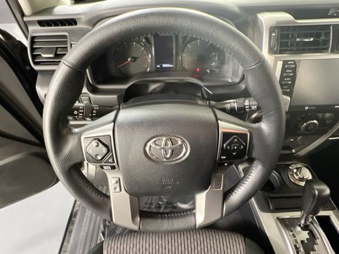 Used 2020 Toyota 4Runner SR5 AWD/4WD image 11
