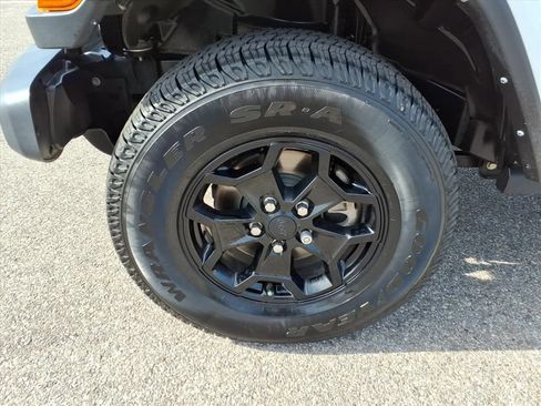 Used 2021 Jeep Gladiator Sport AWD/4WD image 11