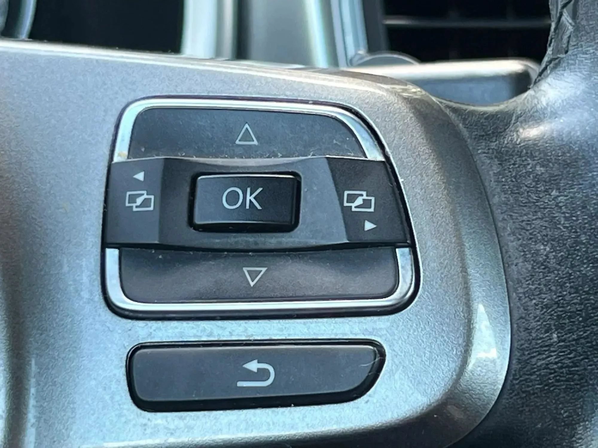 Used 2014 Volkswagen Beetle TDI FWD image 33