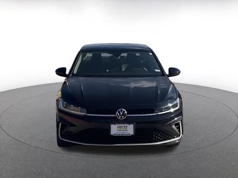 Used 2025 Volkswagen Jetta SE image 3