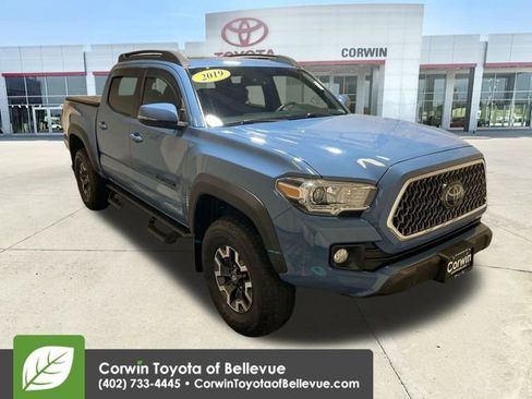 Used 2019 Toyota Tacoma TRD Off-Road image 2