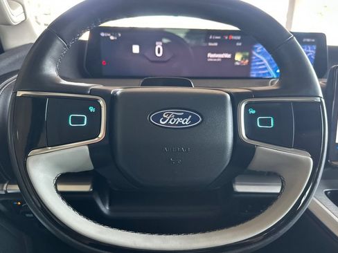 Used 2025 Ford Expedition Max Platinum w/ Driver's Package AWD/4WD image 28