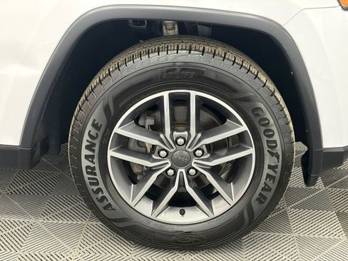 Used 2020 Jeep Grand Cherokee Limited AWD/4WD image 32