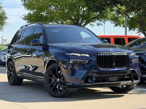 Used 2025 BMW X7 xDrive40i w/ M Sport Package AWD/4WD image 2