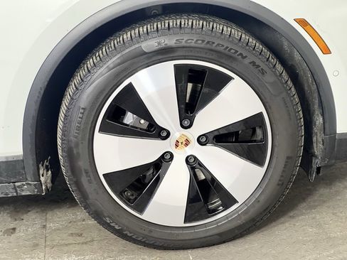 Certified 2024 Porsche Macan 4 Electric image 15