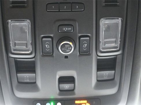 Used 2023 Chevrolet Tahoe Z71 w/ Luxury Package image 22