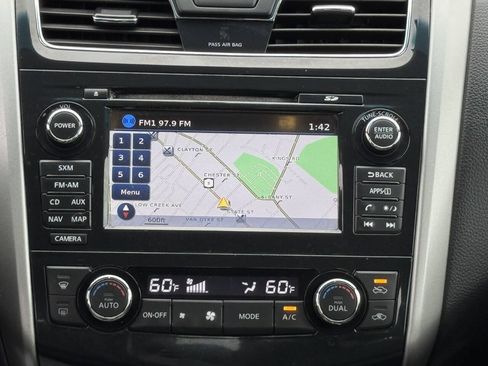 Used 2015 Nissan Altima 2.5 SL w/ Technology Package FWD image 11