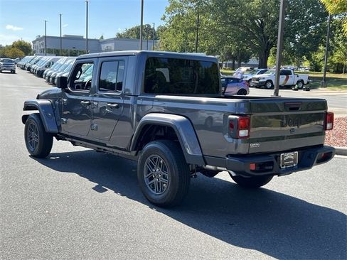 New 2025 Jeep Gladiator Sport image 11